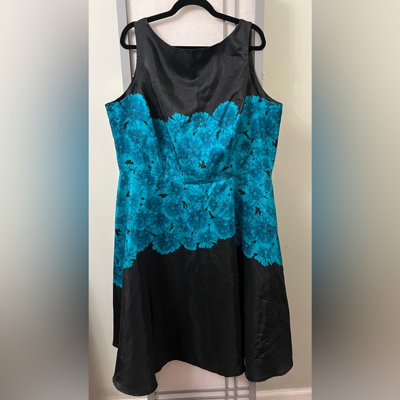 DB Sz 20 Women's Black Bold Floral Green Print Fit +Flare Dress Midi Formal - Picture 6 of 9